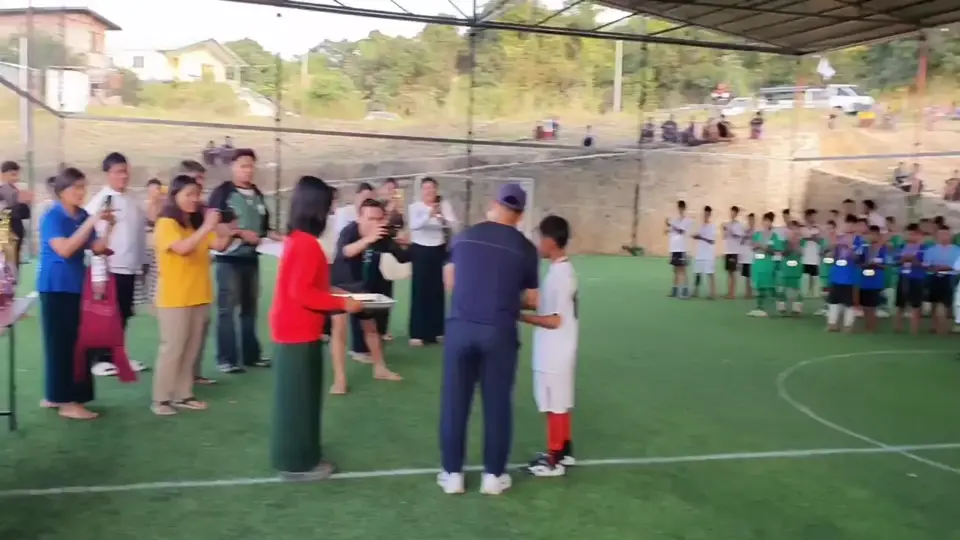 축구장 시상식 영상 첫 장면